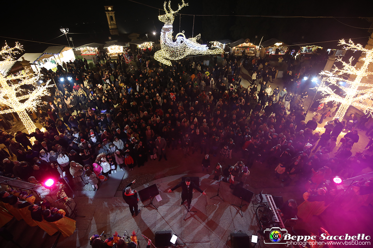VBS_4470 -  Il Magico Paese di Natale 2024 - Spettacolo di Inaugurazione a Govone.jpg